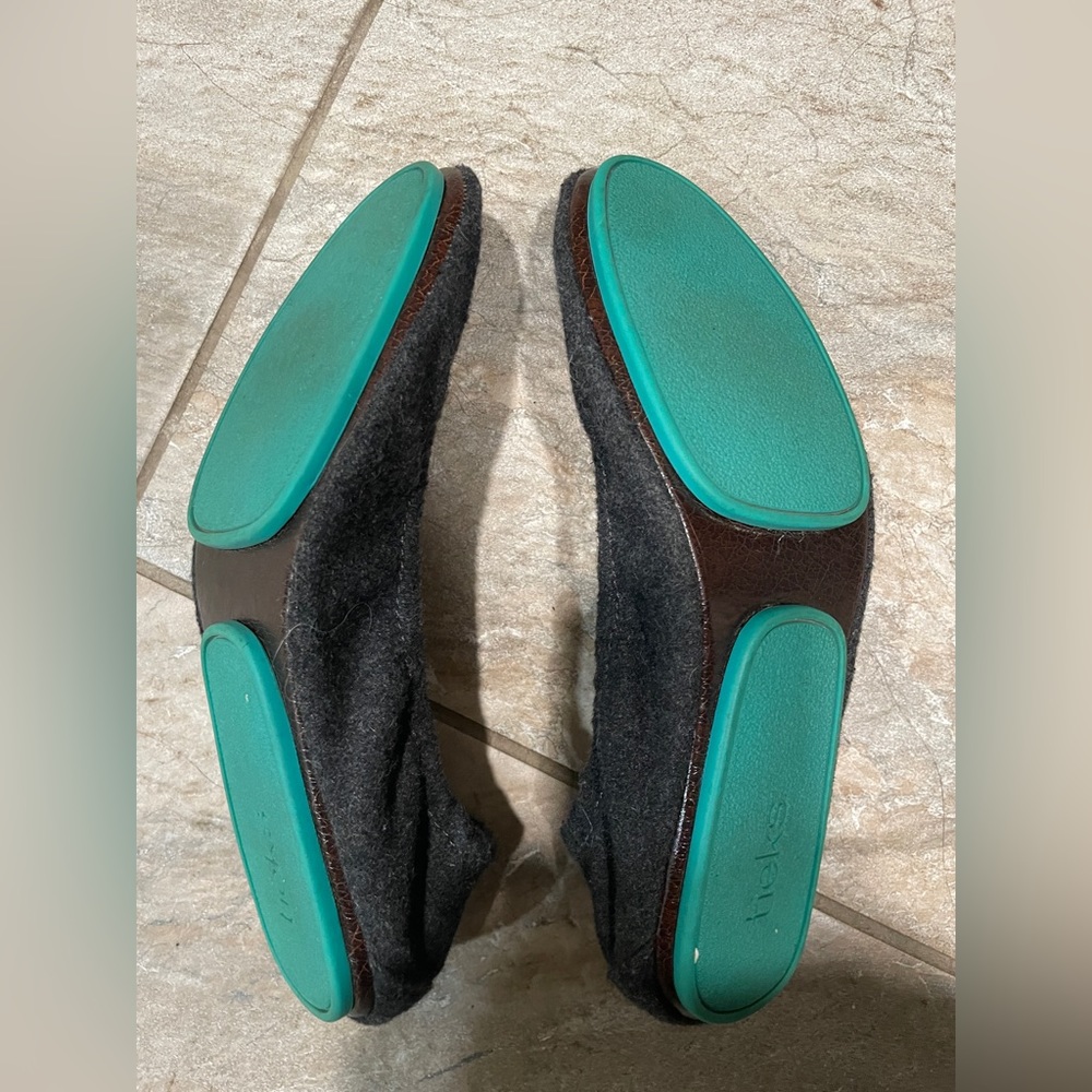 Grey fabric Tieks ballet flats - Picture 2 of 3